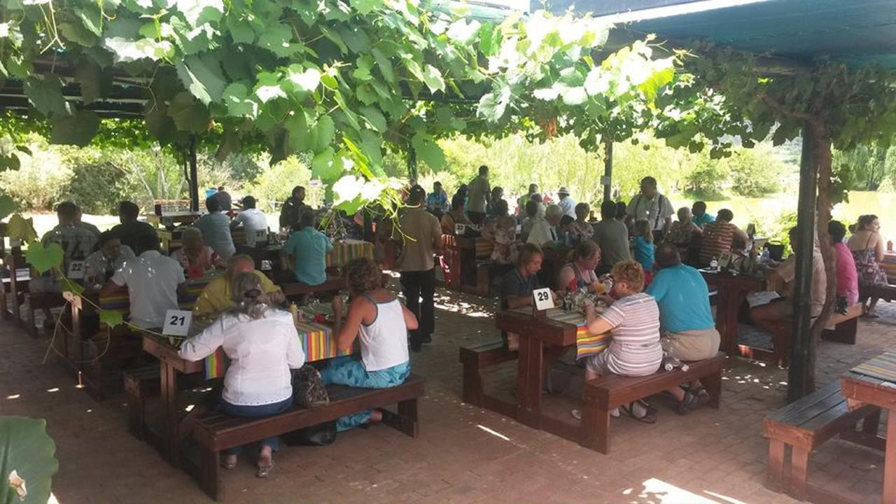 Wilgewandel Holiday Farm & Day Restaurant Oudtshoorn Kültér fotó